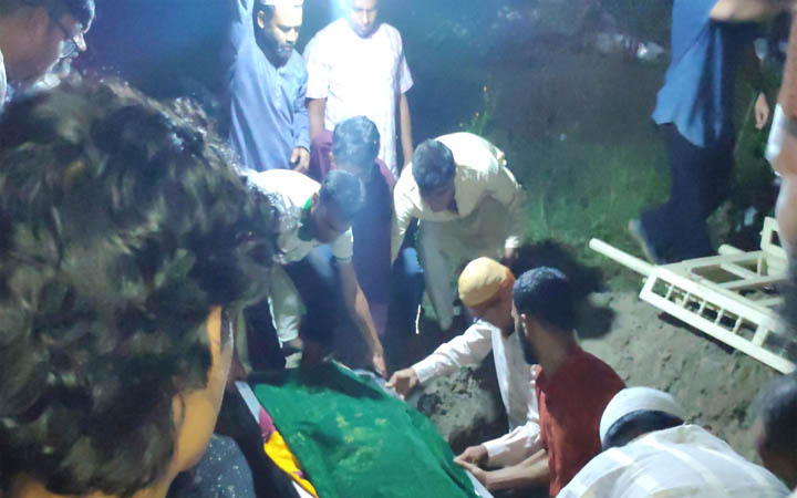 পাবনায় চিরনিদ্রায় শায়িত জাবি শিক্ষিকা জান্নাতুল মৌমিতা